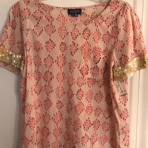 Beautiful and fun Top with sequins on the sleeves